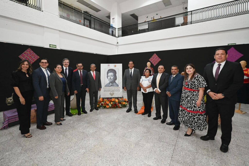 FOTO SEGUNDA ERA MEDALLA ROSARIO CASTELLANOS 1