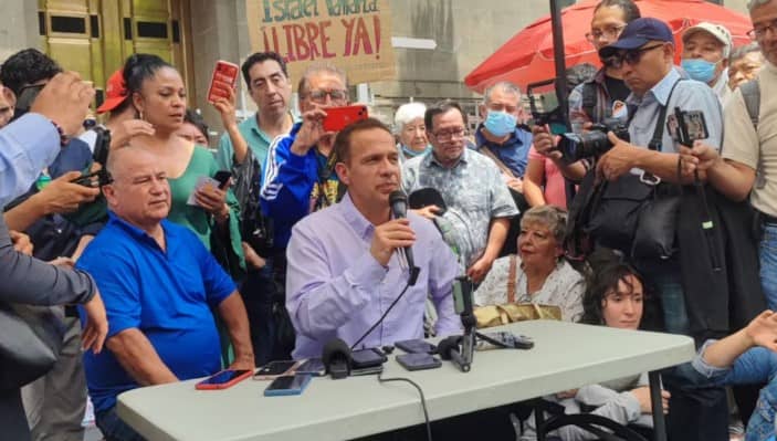 Israel Vallarta presentará denuncias contra Cárdenas Palomino y otros funcionarios involucrados en su caso