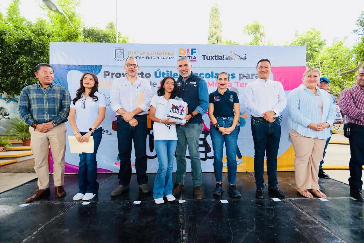 Tux-Útiles está llegando a todas las preparatorias públicas de Tuxtla: Angel Torres