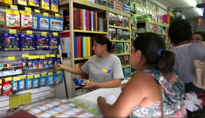 Beca para útiles de más de $1,000 y lista oficial de SEP, ¿te alcanza?