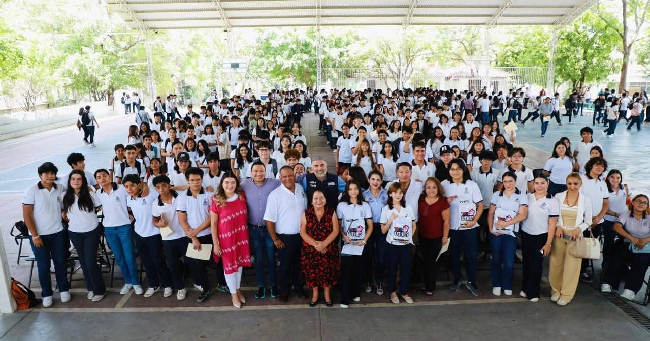 Suman más de 3,300 estudiantes de escuelas preparatorias beneficiados: Angel Torres