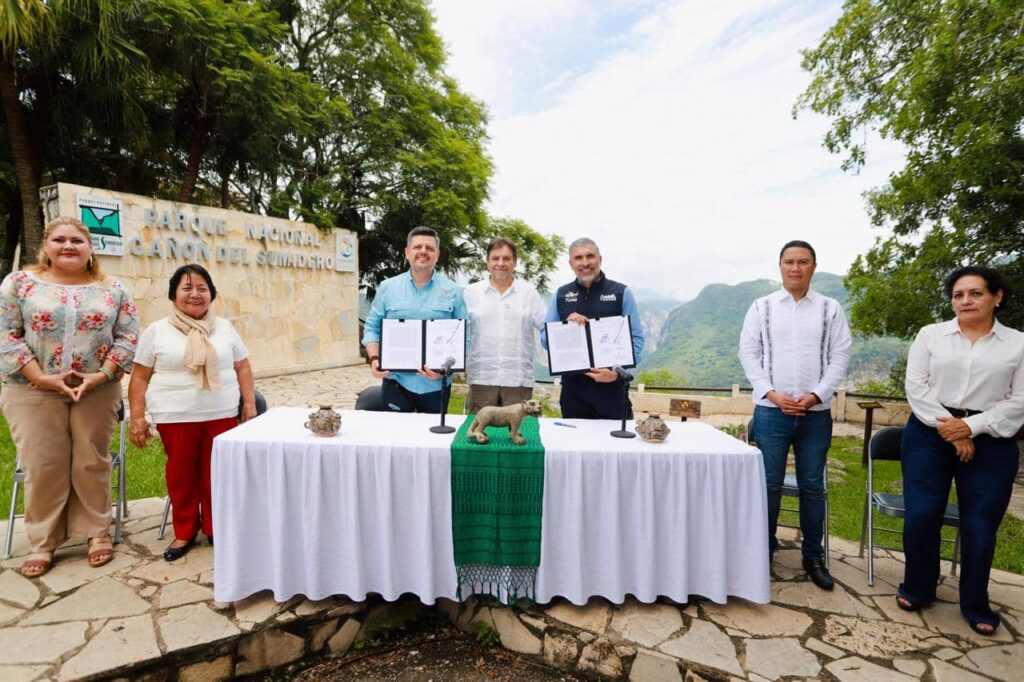 AT CANON DEL SUMIDERO1 1