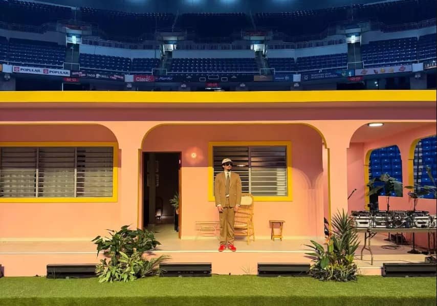 Bad Bunny enfrenta demanda millonaria por usar réplica de la famosa “casita” de Puerto Rico