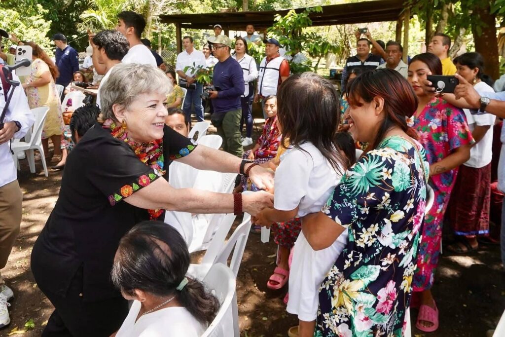 ERA Y ALICIA BARCENA EN SELVA LACANDONA3 1