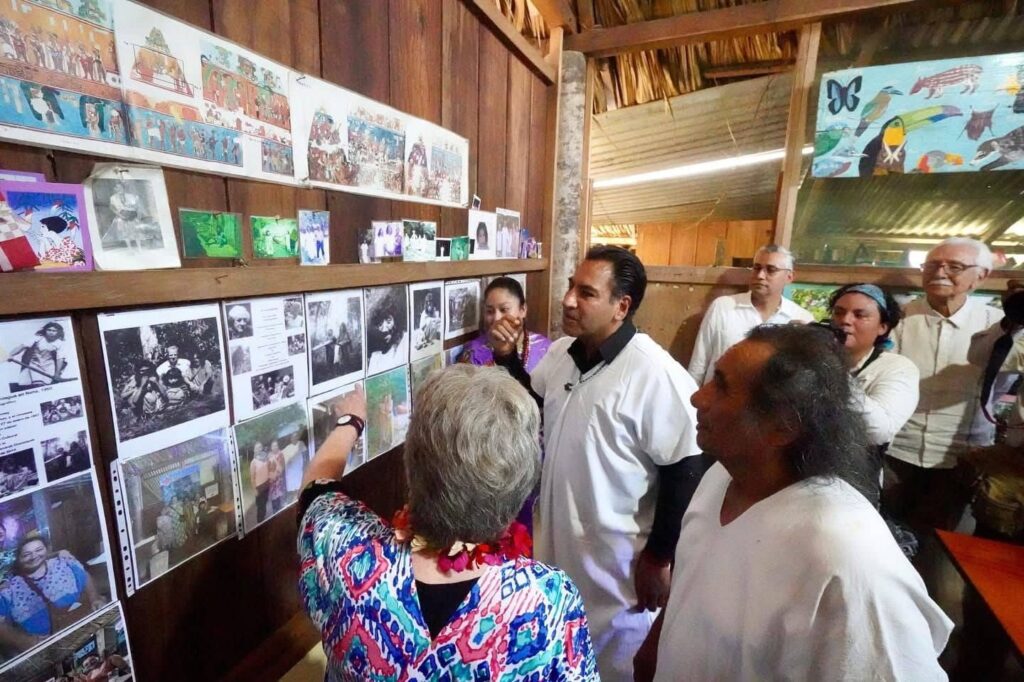 ERA Y ALICIA BARCENA EN SELVA LACANDONA5 1