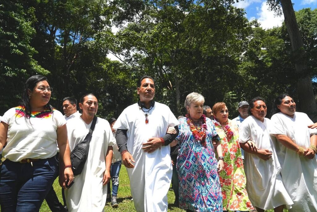 ERA Y ALICIA BARCENA EN SELVA LACANDONA7 1