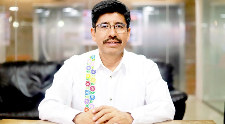 Hugo Aguilar promete ahorros; anunció recorte de pensiones y sueldos