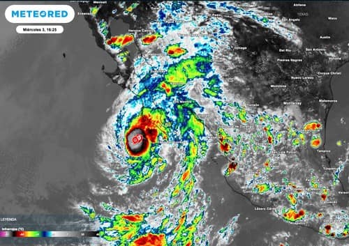 Huracán Lorena amenaza con intensificarse en costas de BCS