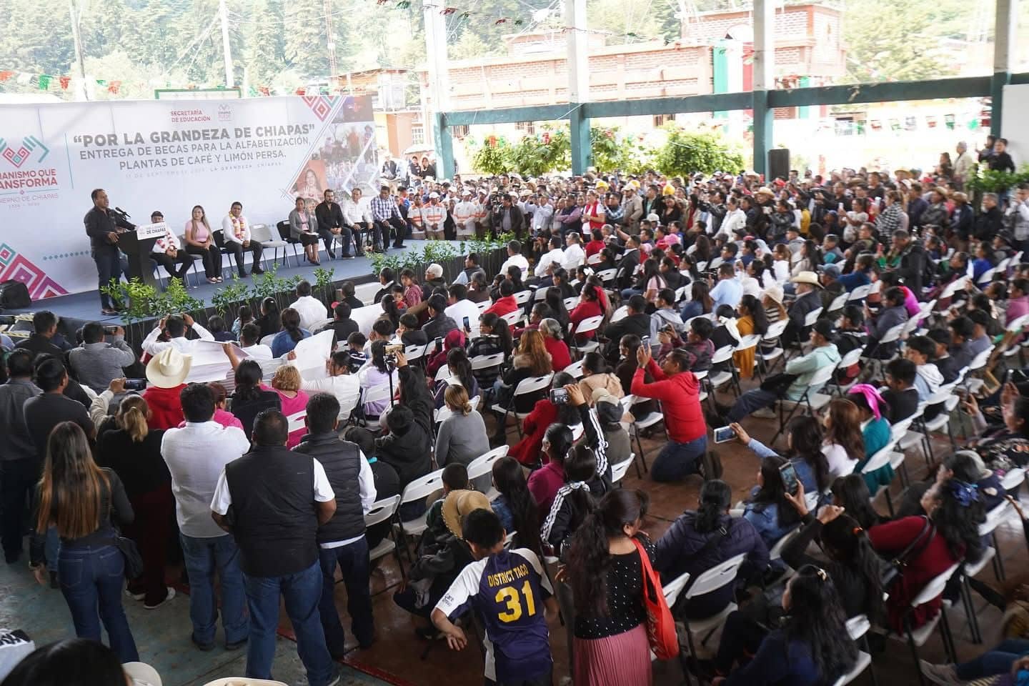 En La Grandeza, Eduardo Ramírez impulsa acciones en materia de educación, campo y salud