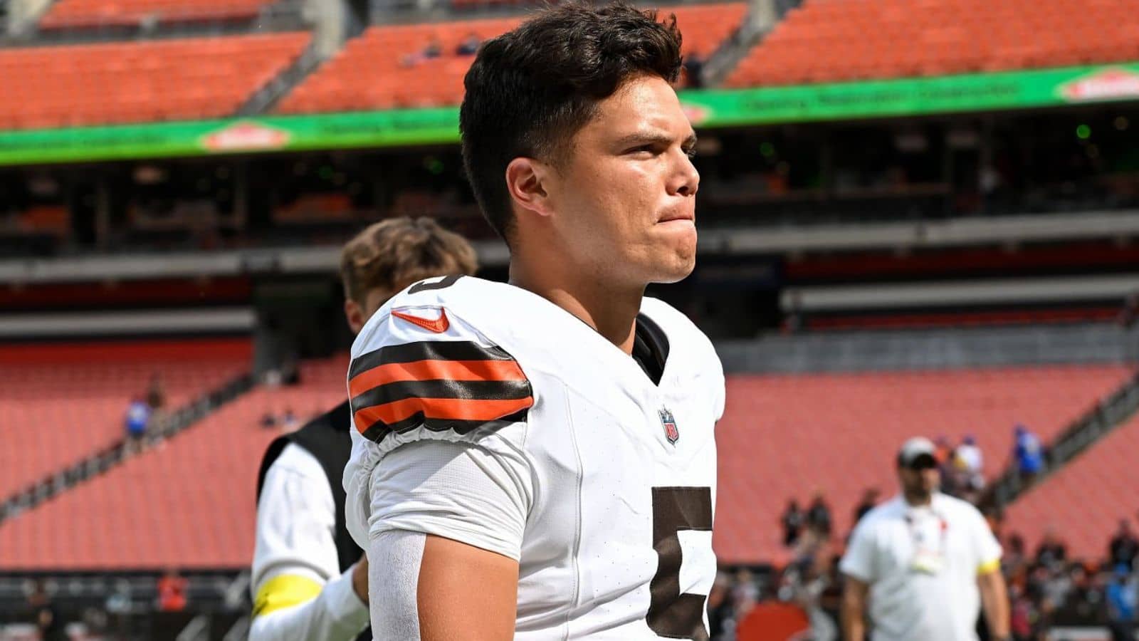 Se acabó la paciencia: joven quarterback debutará en la NFL