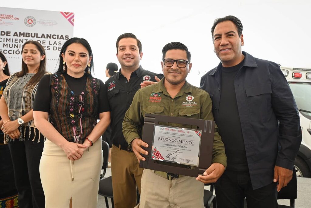 ERA ENTREGA AMBULANCIAS1 1