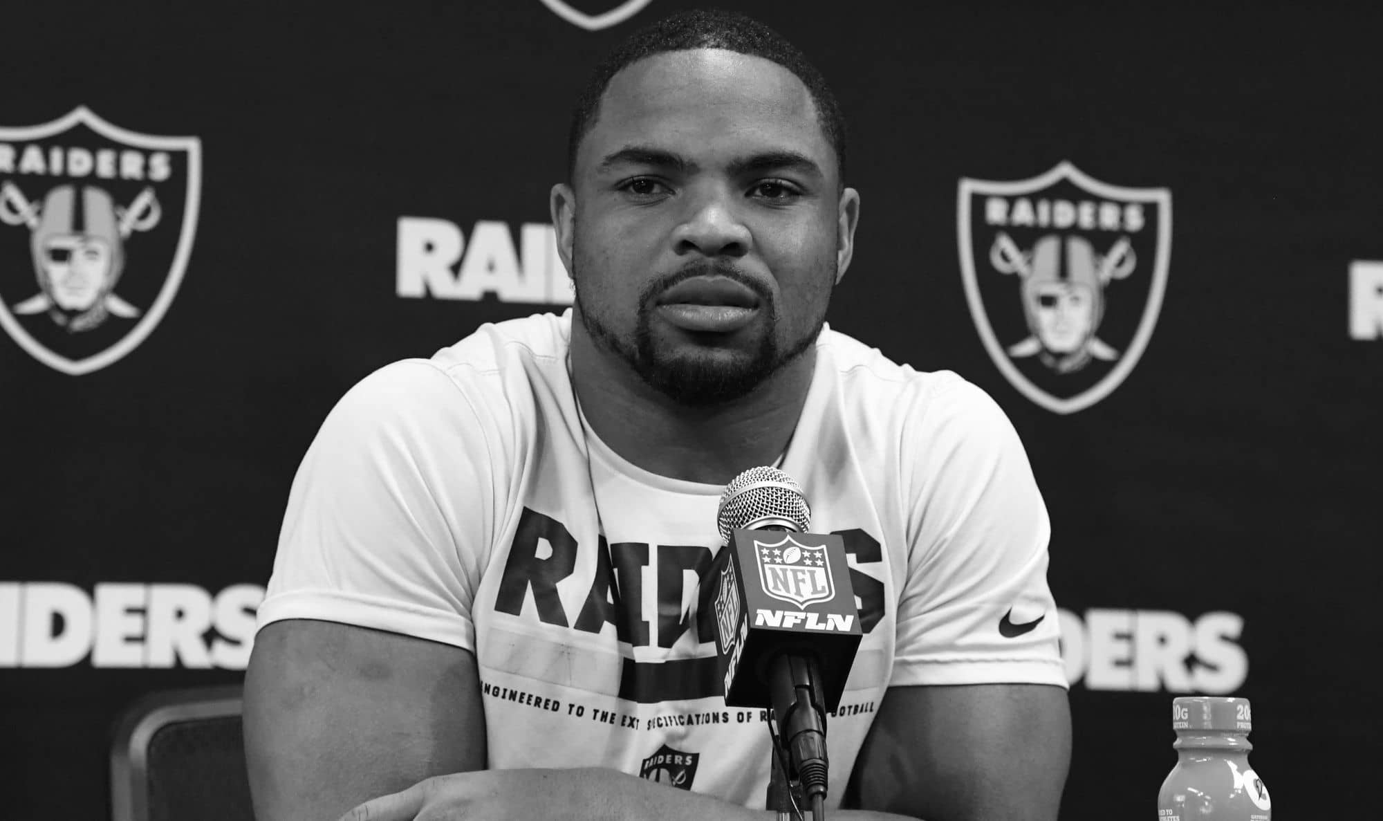 El ex corredor de la NFL, Doug Martin, murió bajo custodia policial, según informe