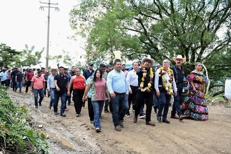 Eduardo Ramírez impulsa obras y acciones para el bienestar de las familias de Amatán e Ixhuatán
