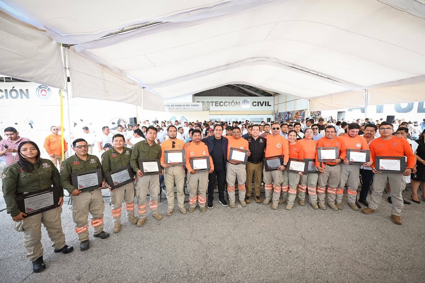 Eduardo Ramírez entrega ambulancias y llama a mantener la cooperación y solidaridad en Chiapas