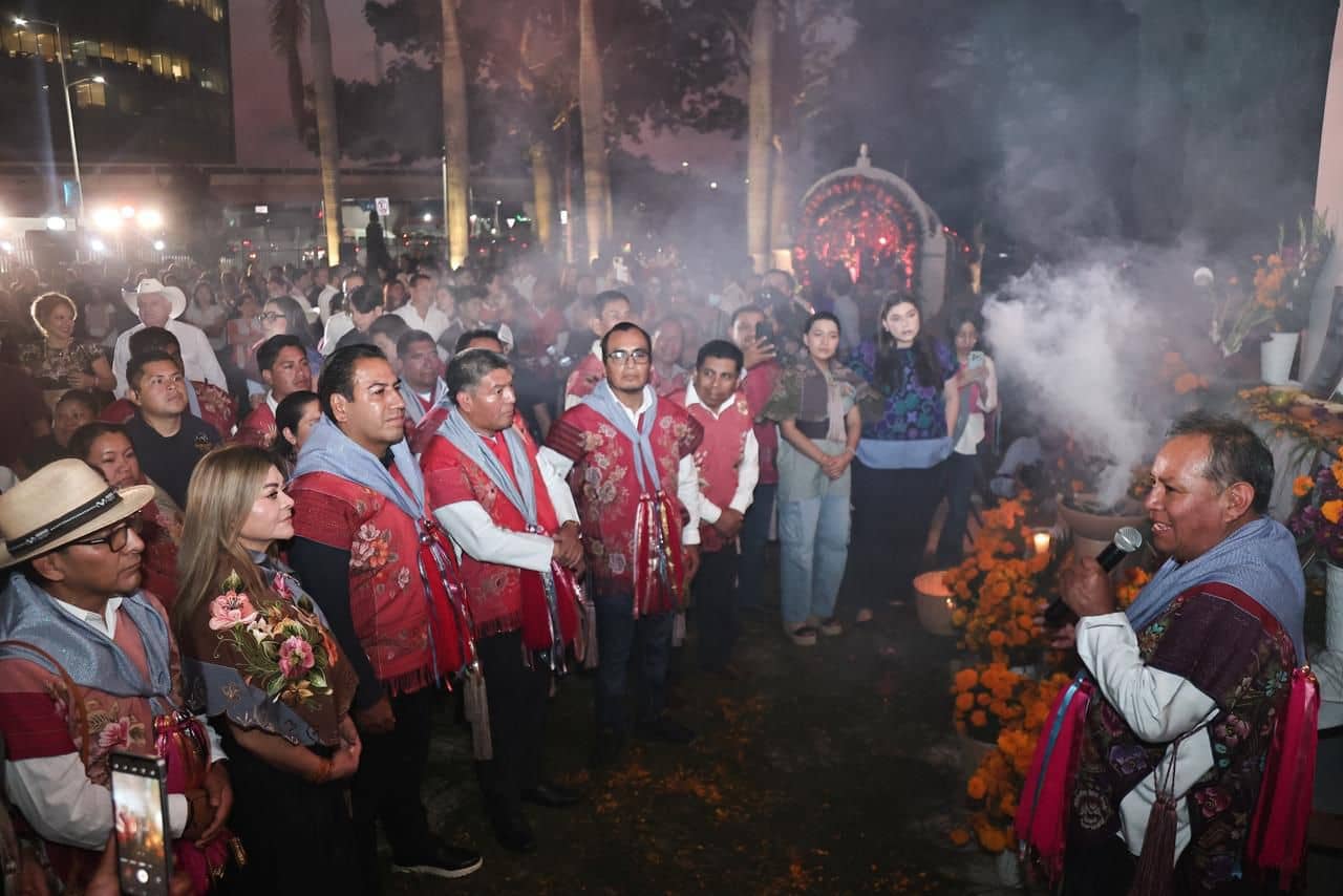 Eduardo Ramírez y Sofía Espinoza honran las raíces chiapanecas con el Ska’k’alil animaetik