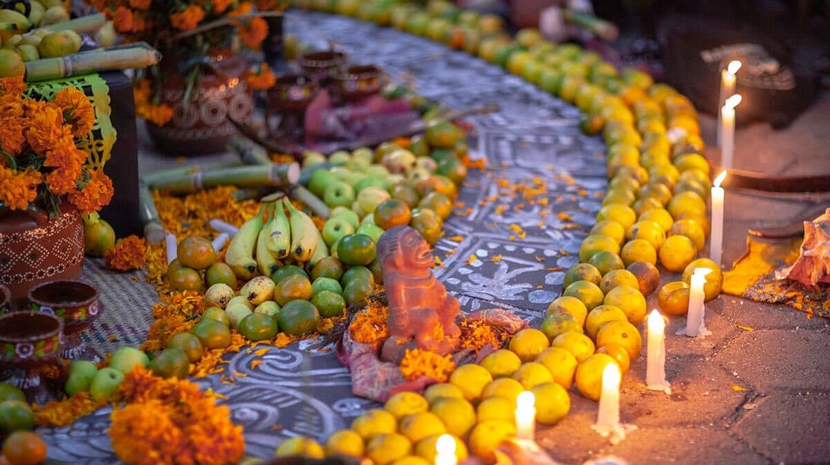 Frutas que puedes poner en tu ofrenda de Día de Muertos y su significado