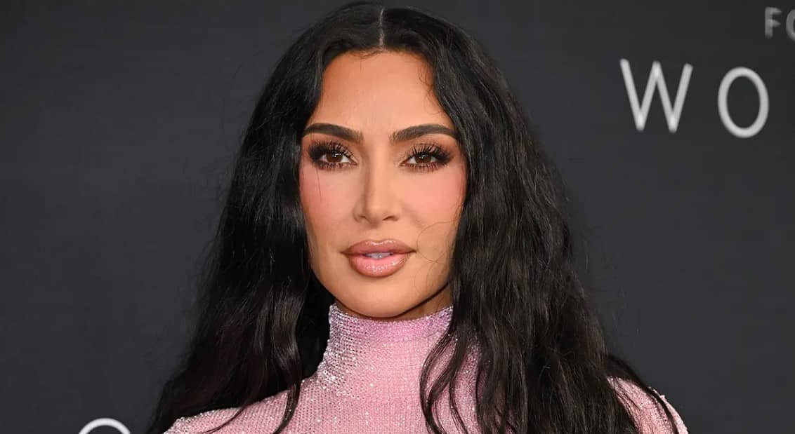 Kim Kardashian revela que alguien cercano a ella planeó atentar contra su vida: “Estoy muerta de miedo”