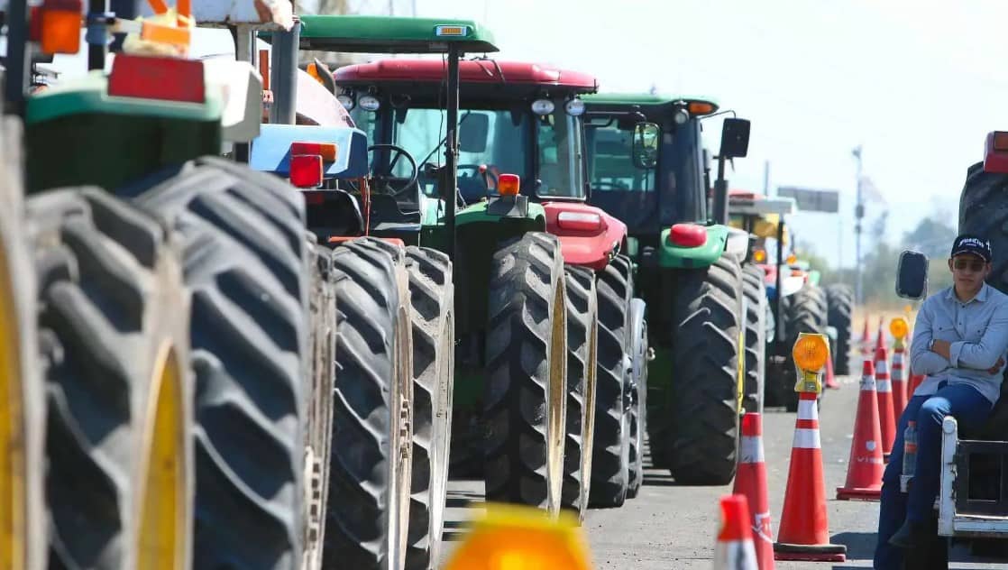 Gobierno acuerda apoyo de 950 pesos por tonelada a productores de maíz; liberan bloqueos carreteros
