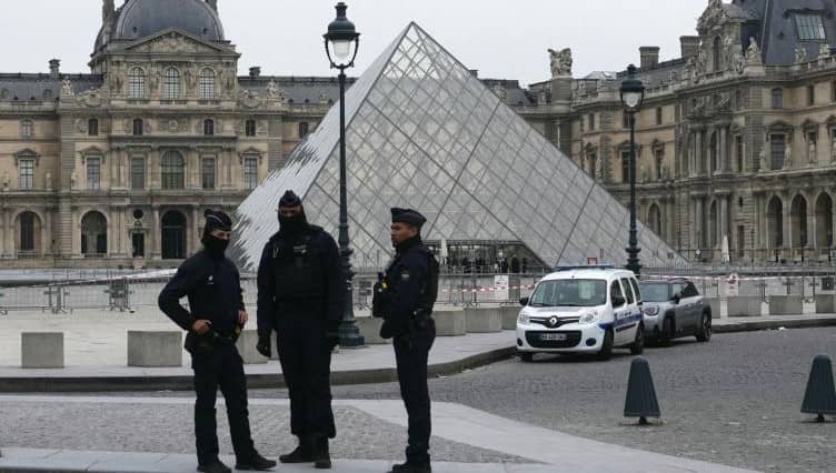El audaz robo en el Louvre reaviva teorías sobre un posible coleccionista detrás del golpe