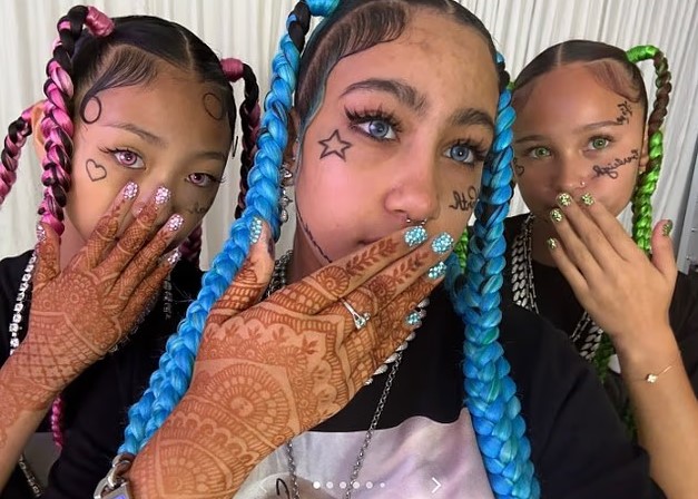North West, de 12 años, genera preocupación al estrenar un nuevo look inquietante con tatuajes faciales falsos y parrillas