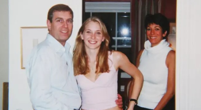 Correos de Epstein confirman que foto del expríncipe Andrés y Virginia Giuffre es real