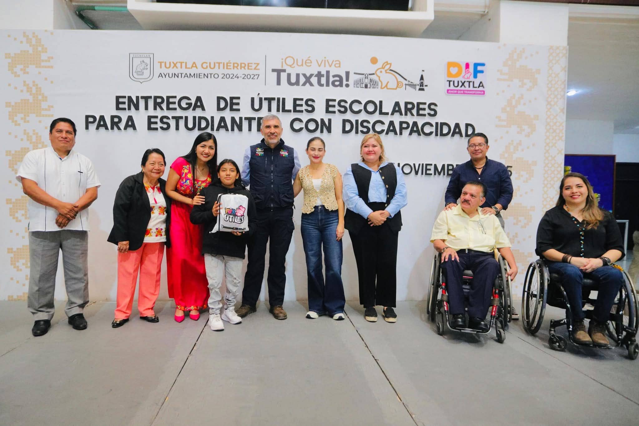 Angel Torres encabeza entrega de útiles escolares a estudiantes con discapacidad