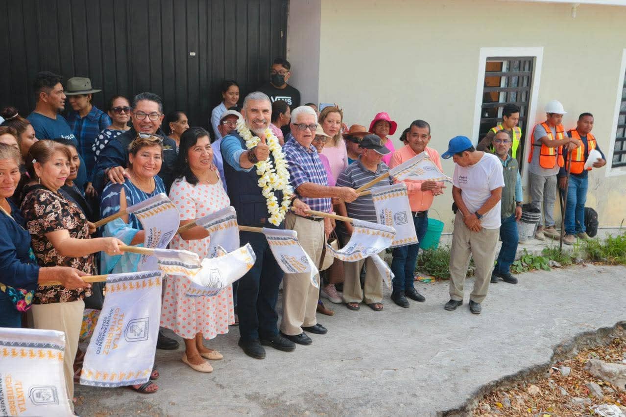 Angel Torres da inicio a obras integrales de drenaje, agua potable y alumbrado público, en la colonia Potinaspak