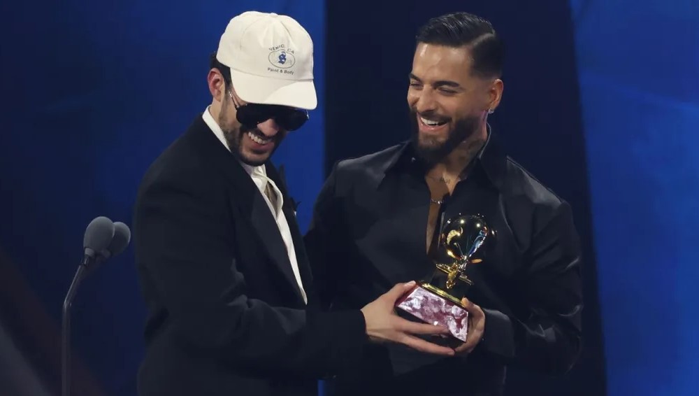 Bad Bunny se “roba” la foto en los Latin Grammy 2025