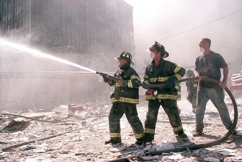 Indignación en Nueva York: revelan documentos ocultos por décadas sobre tóxicos del 11S que habrían enfermado a bomberos
