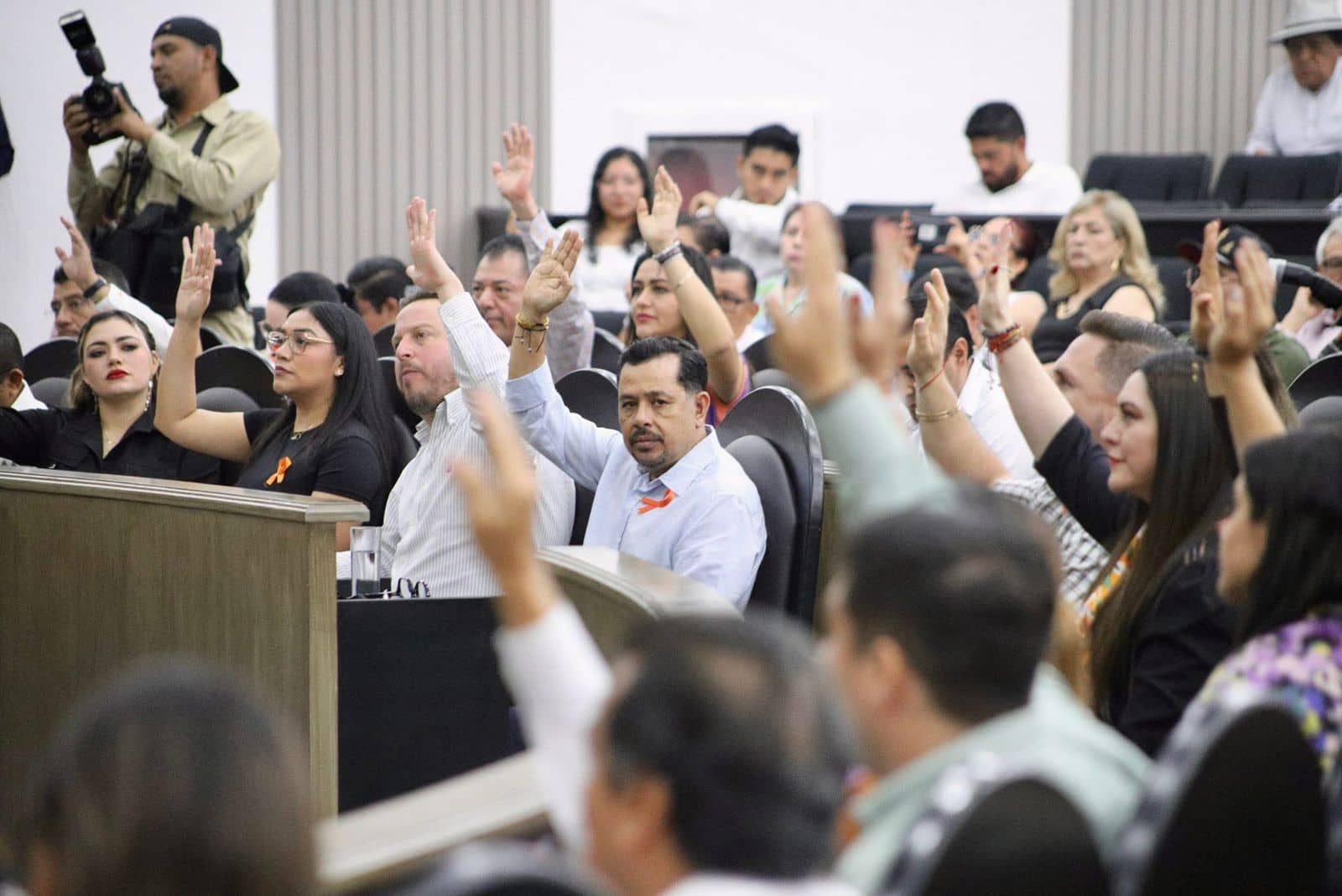 Con reforma al Código Civil, fortalece Congreso decisión de padre y madre sobre apellido de sus hijos