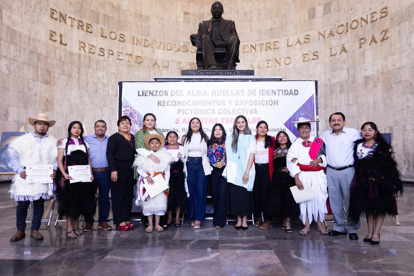 Inauguran en Congreso exposición pictórica colectiva "Lienzos del Alma: Huellas de la Identidad"