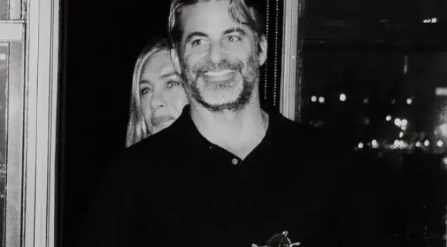 Jennifer Aniston hace oficial en Instagram su relación con Jim Curtis