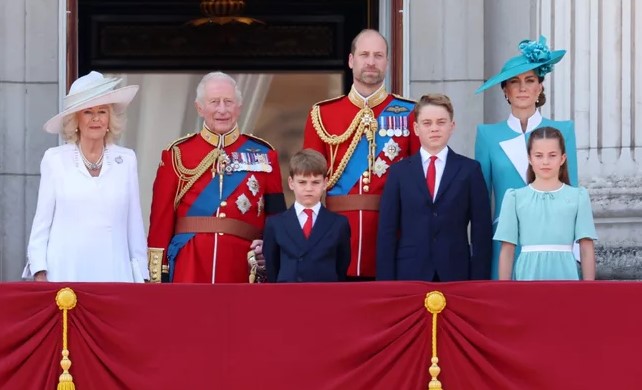 Y la austeridad? Mientras Carlos III presume una monarquía limitada económicamente, investigaciones afirman que es la más cara de Europa