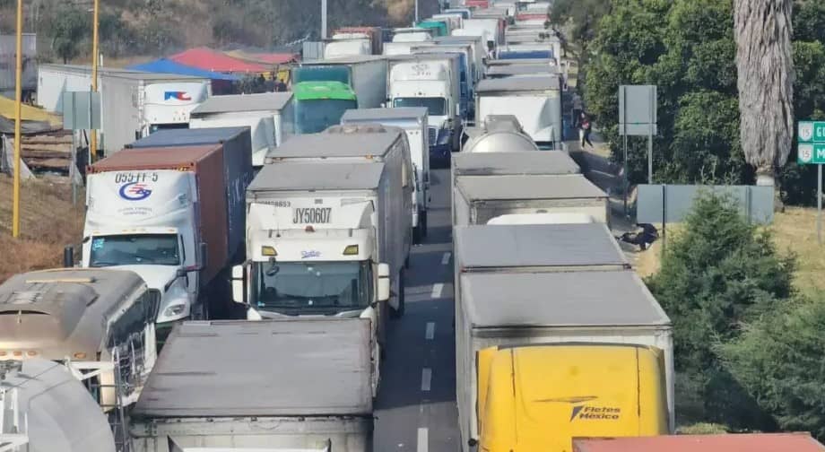 Transportistas se comprometen a levantar 100% de bloqueos carreteros; Segob revisará tema de seguridad, agua y sector agrícola