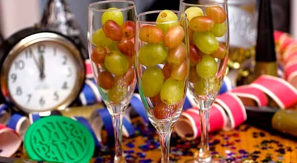¿Por qué no debes comer más de 12 uvas? La ciencia responde