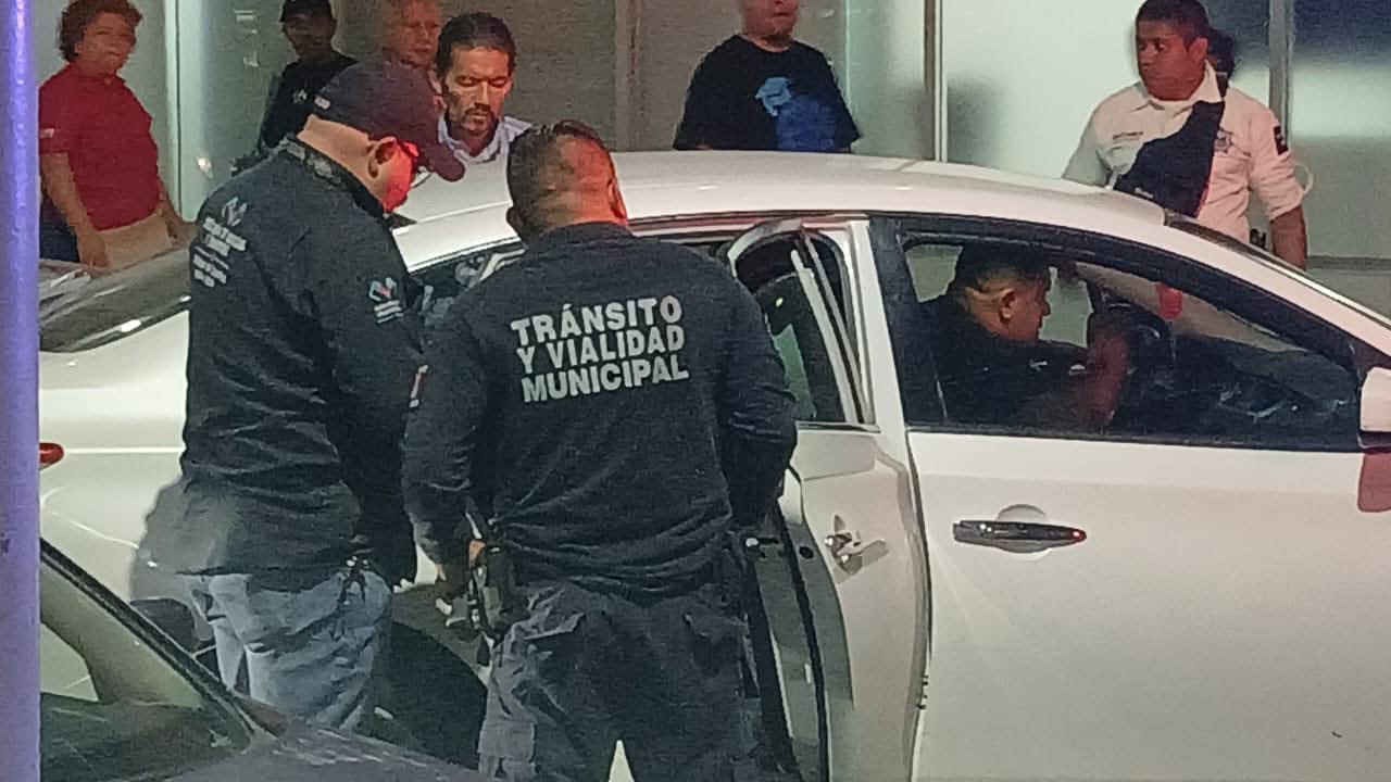 En operativo, aseguran taxi irregular en Tapachula