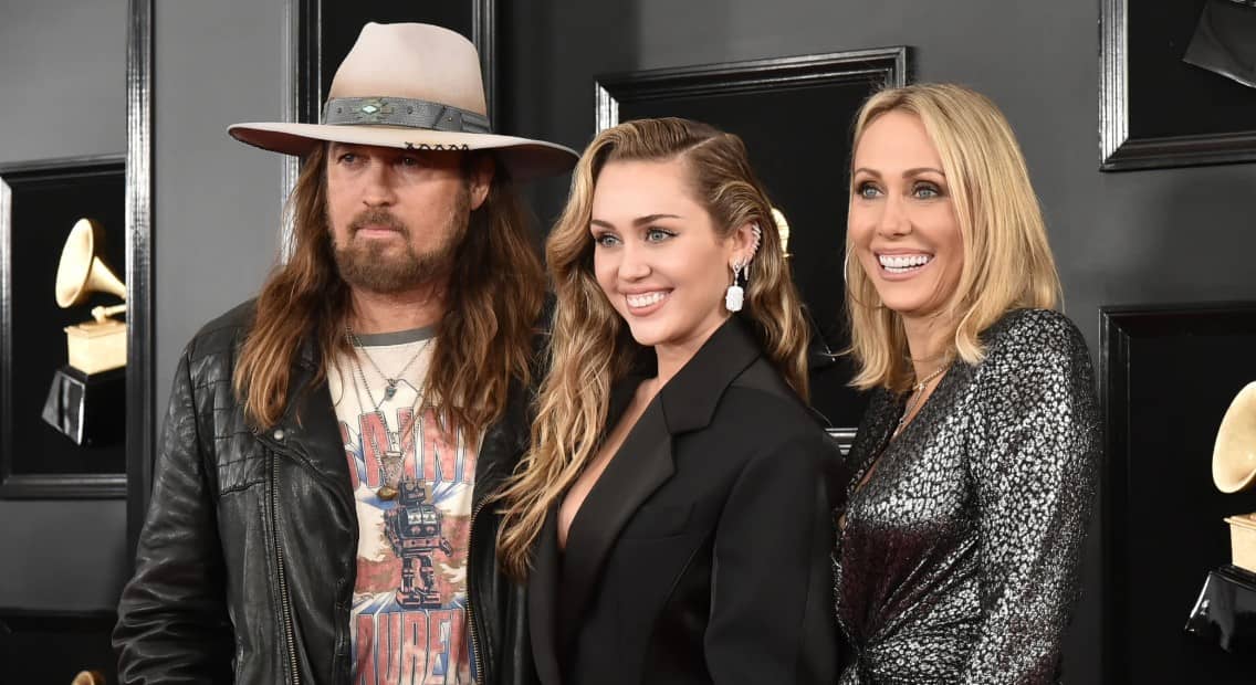 Billy Ray Cyrus responde a la mujer que afirma ser la madre biológica de Miley Cyrus
