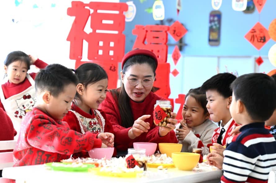 China aumenta impuestos a condones por falta de nacimientos