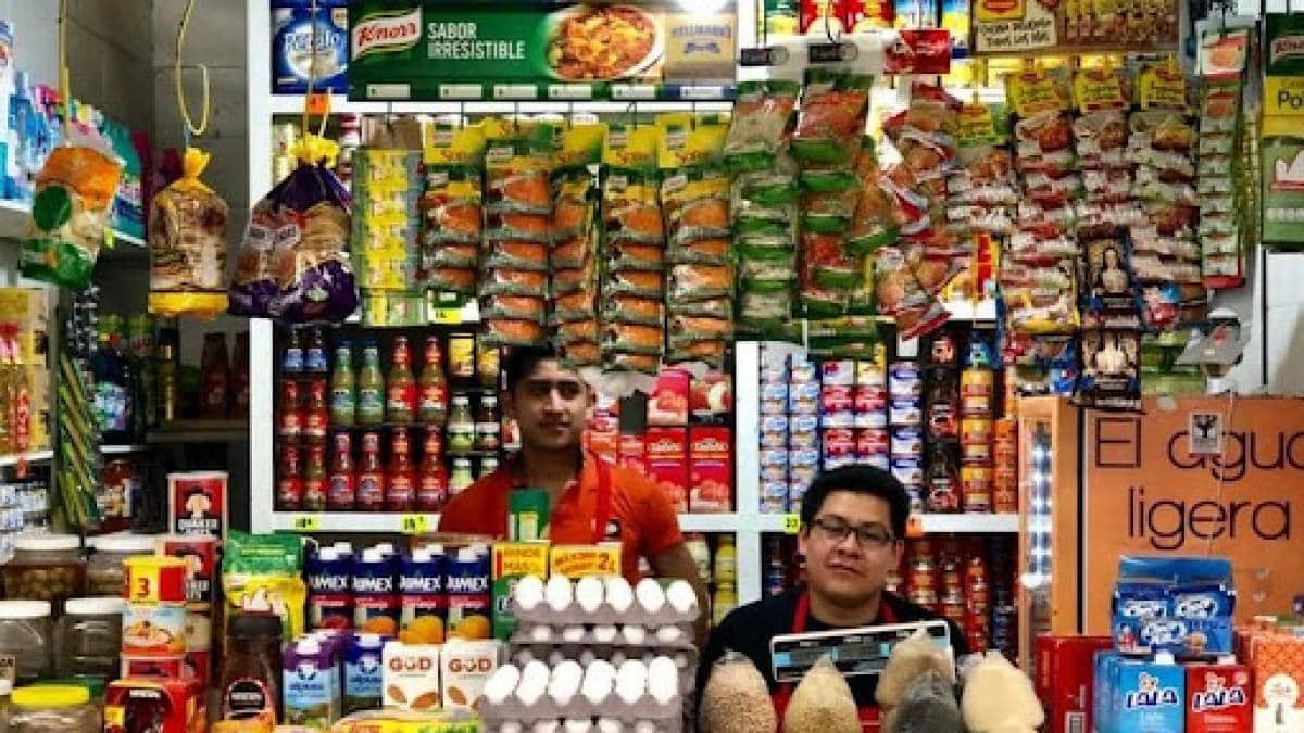 Extorsión arrincona a tienditas de México: pierden 35% y miles ya no aguantan