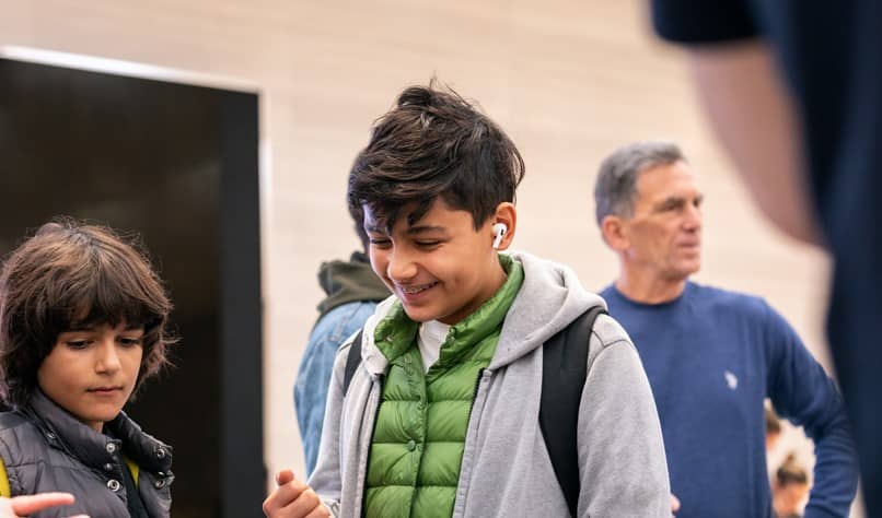 Estudio revela que 1 de cada 8 adolescentes tiene daño auditivo