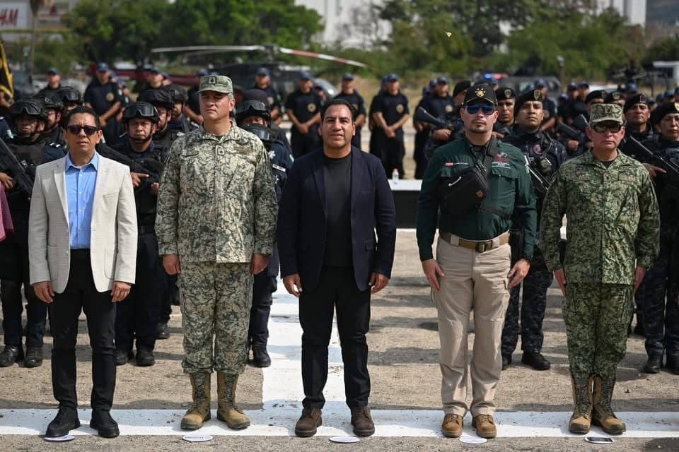 FOTO SEGUNDA ERA ENTREGA ARMAS 1