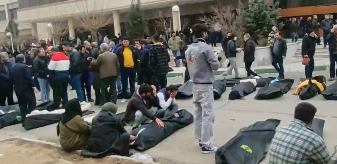 Denuncian que las autoridades iraníes cobran por recuperar los cuerpos de seres queridos fallecidos en las protestas