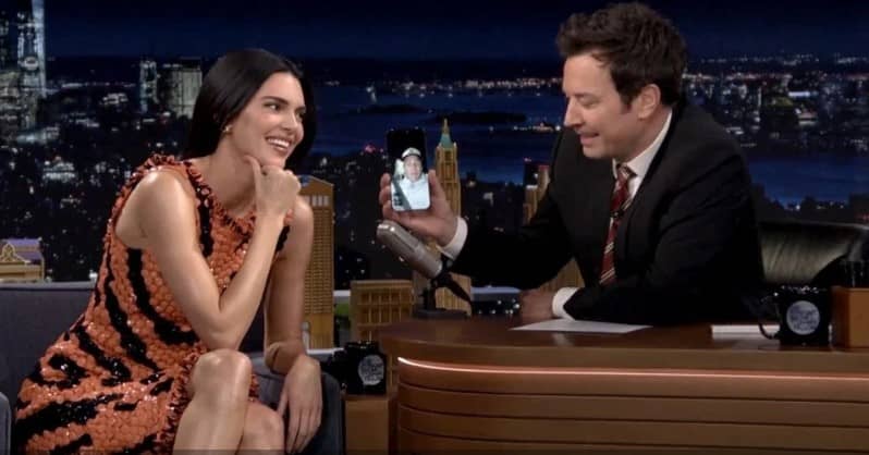 Kendall Jenner hace inesperada llamada a Tom Brady para el Super Bowl