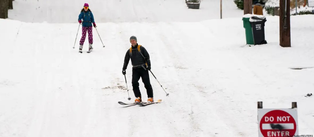 Diez esquiadores desaparecidos tras avalancha en California