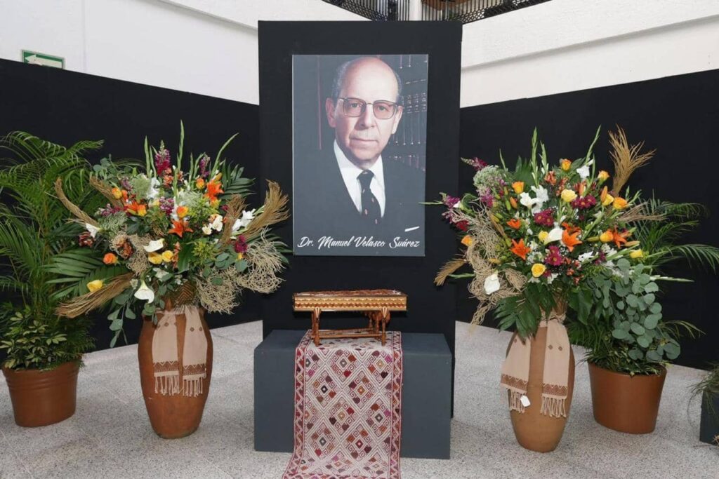 ERA MEDALLA MANUEL VELASCO A Kershenobich1 1