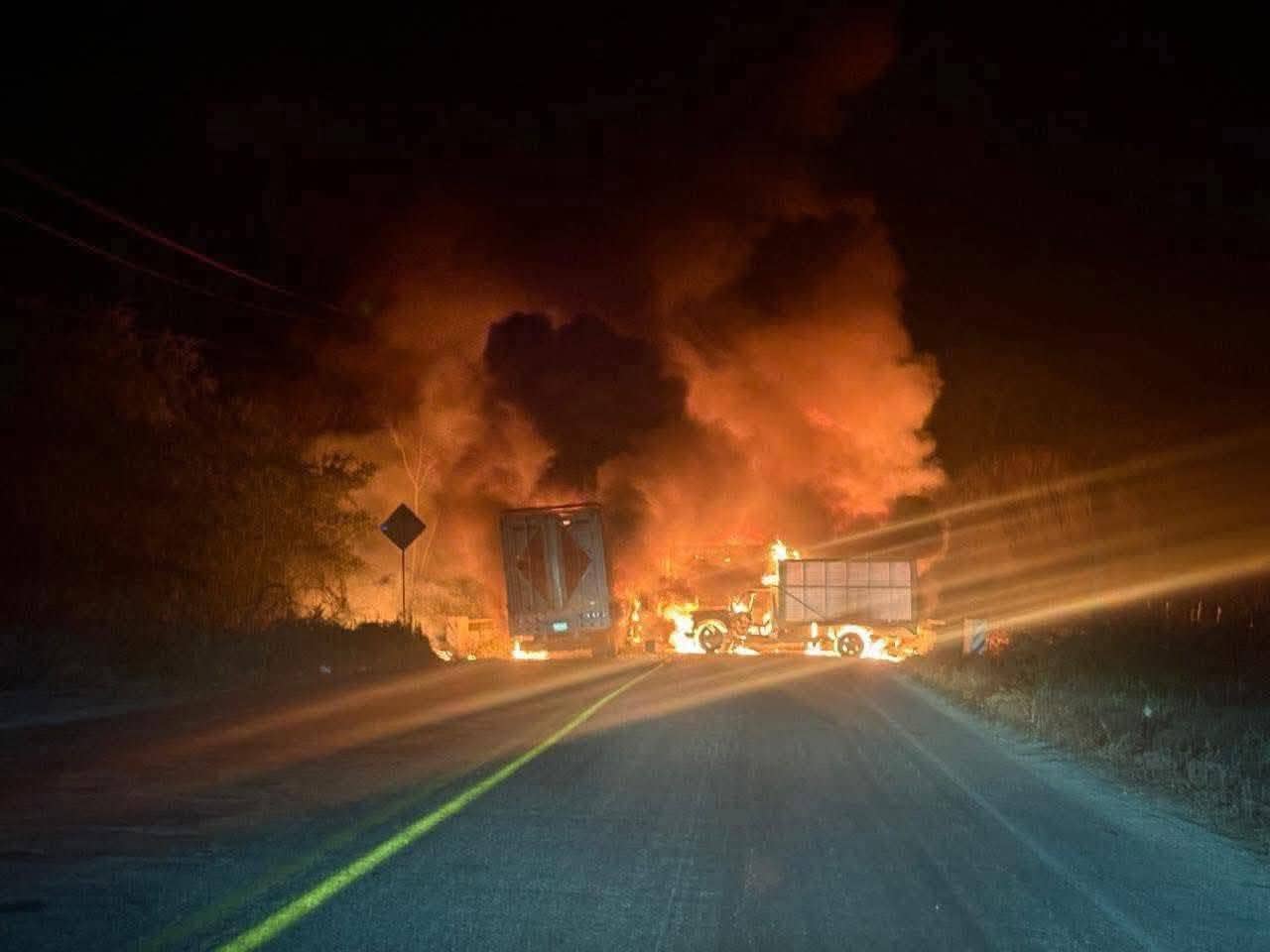 Incendian autos y tiendas en varios municipios de Jalisco