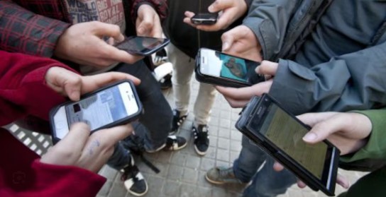 España prohibirá el acceso a redes sociales a menores de 16