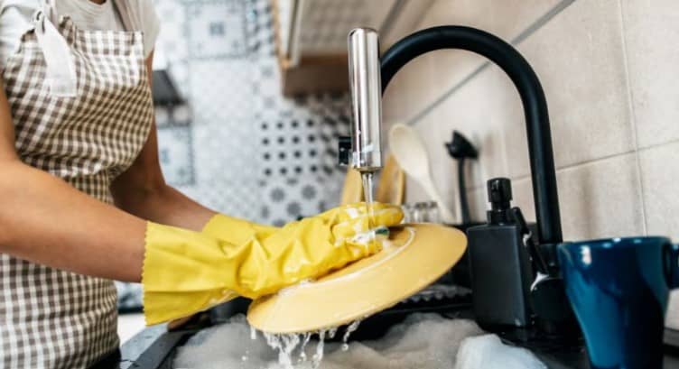 Mujeres mexicanas dedican casi 18 horas horas más que los hombres, a trabajo no remunerado, revela Conasami