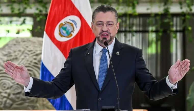 Costa Rica cierra embajada en La Habana y expulsa a cubanos