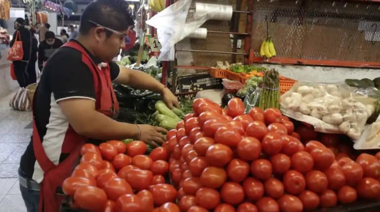 El jitomate subió 32% en dos semanas: así te pegó la inflación en la primera quincena de marzo
